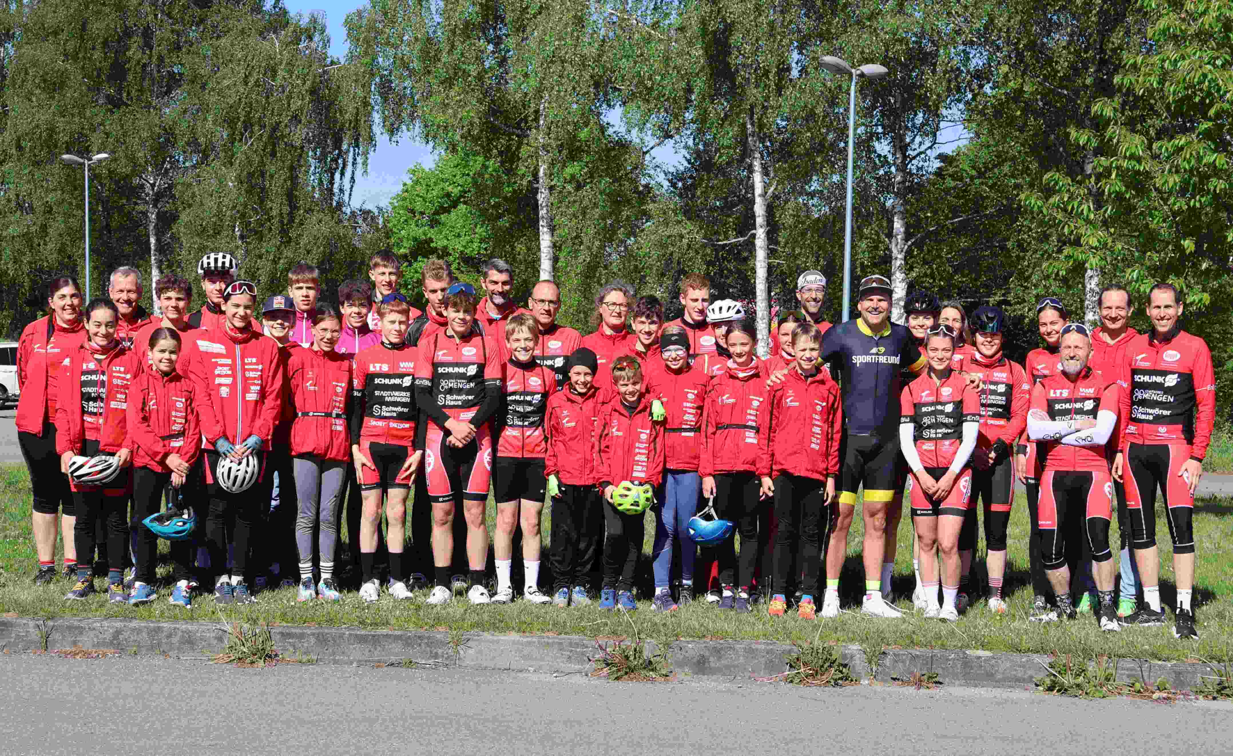 Tri Gruppenbild mit Ungerman 2025 K.jpg